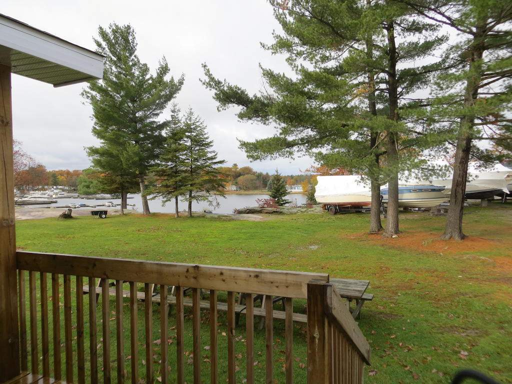 Halls Cottages Honey Harbor Oda fotoğraf